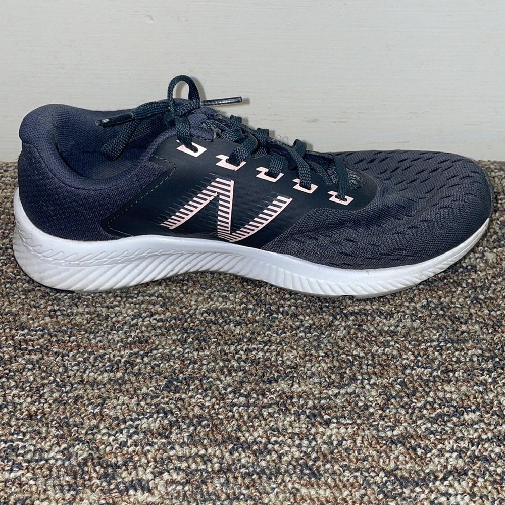 New Balance sneakers- Size 7